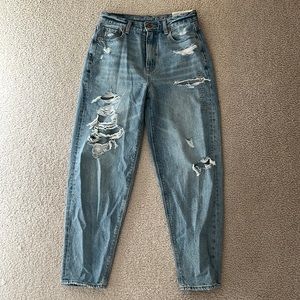 AE Ripped Relaxed Mom Jean
